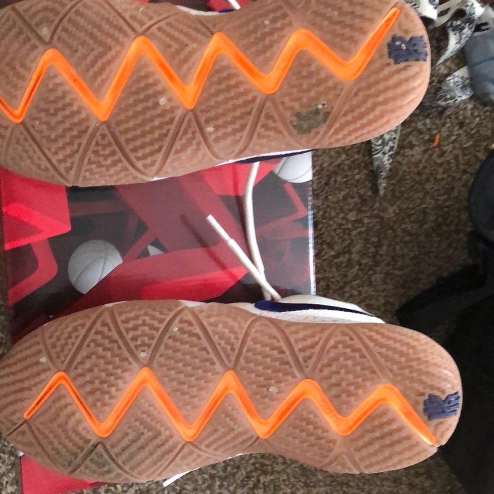 I’m selling kyrie 4s